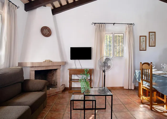 Casa de Campo Huerta Del Sol 2 *