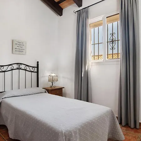 Casa de Campo Huerta Del Sol 2 *